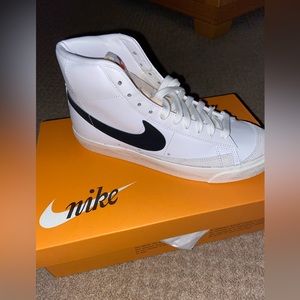 Nike Blazer Mid '77 black and white size 8.5.